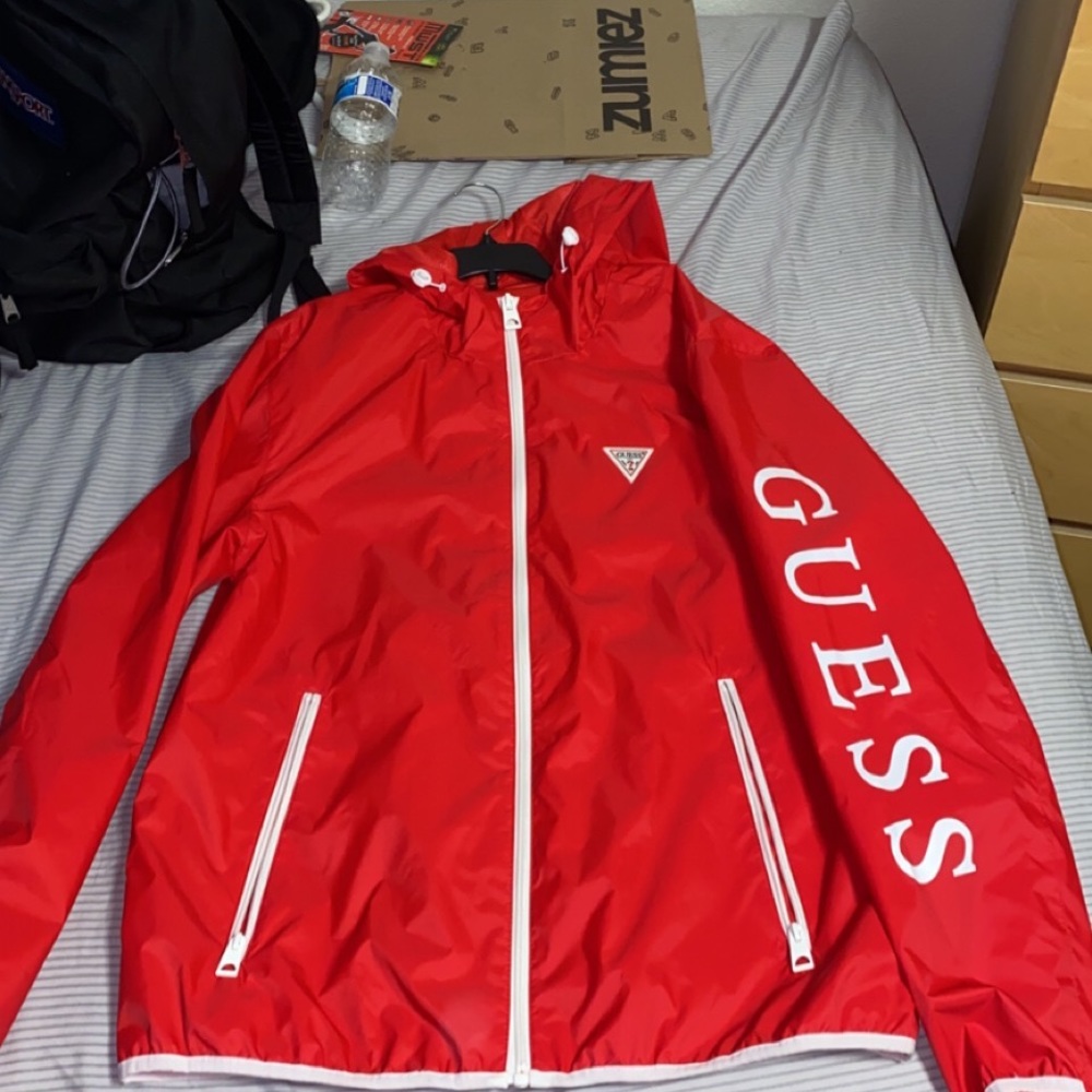 RED GUESS WIND BREAKER